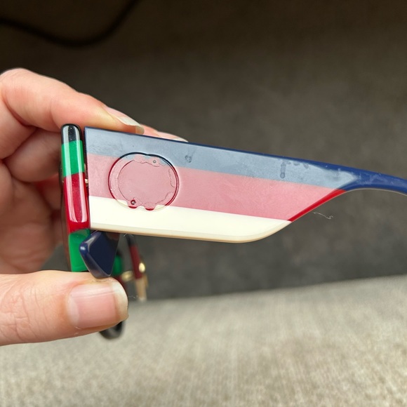 Gucci Black, Green, and Red Sunglasses - Picture 8 of 10